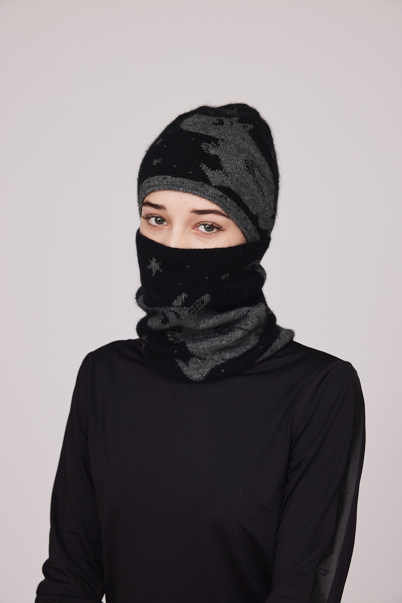 Moomintroll Neck Gaiter (Black/Grey)